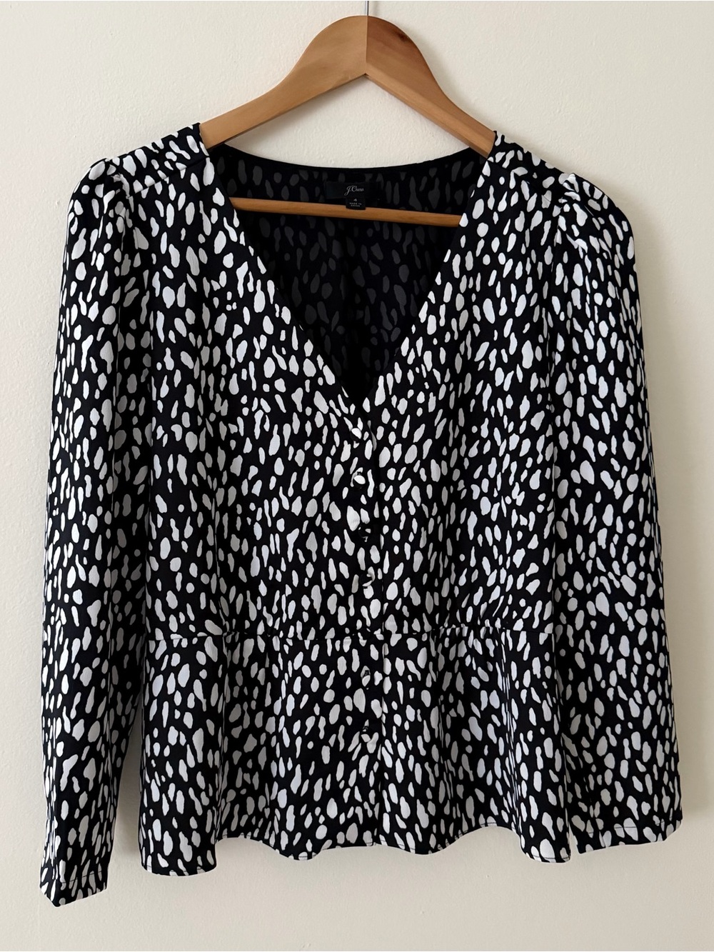 Like New 🖤J. Crew Black and White Fitted Buttoned Blouse
